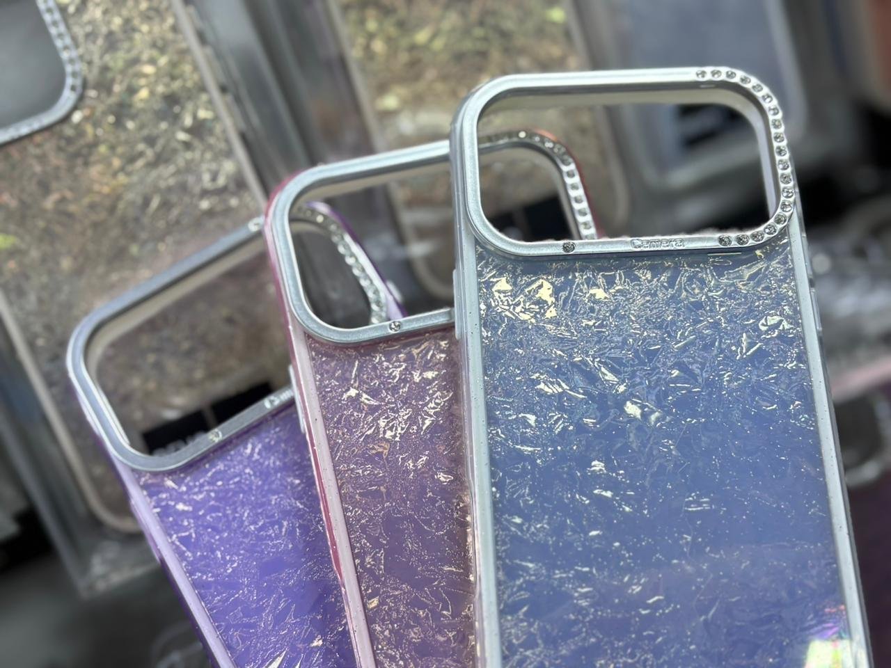 جراب موبايل لامع بتصميم معدني فخم - حماية وأناقة في جراب واحد - Shiny Mobile Case with Luxurious Metallic Design - Protection and Style in One Case - الصورة 4
