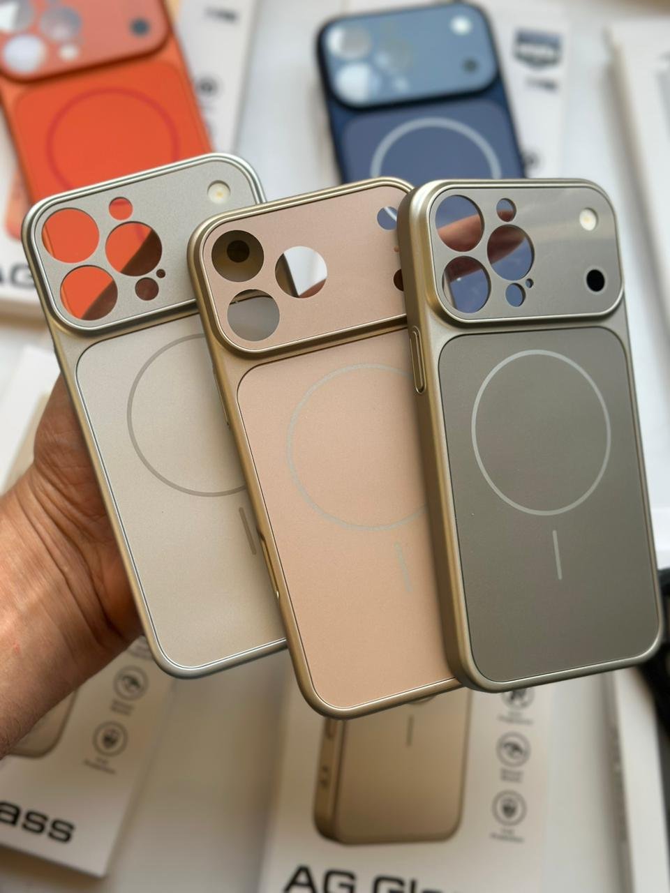 جراب AG Glass المغناطيسي الفاخر للايفون بحماية زجاجية للكاميرا - AG Glass Luxury Magnetic Case for iPhone with Glass Camera Protection - الصورة 2